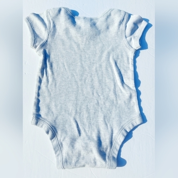 Solid‎ light grey Baby Gap Onsie 6-12 Mo - Picture 2 of 3